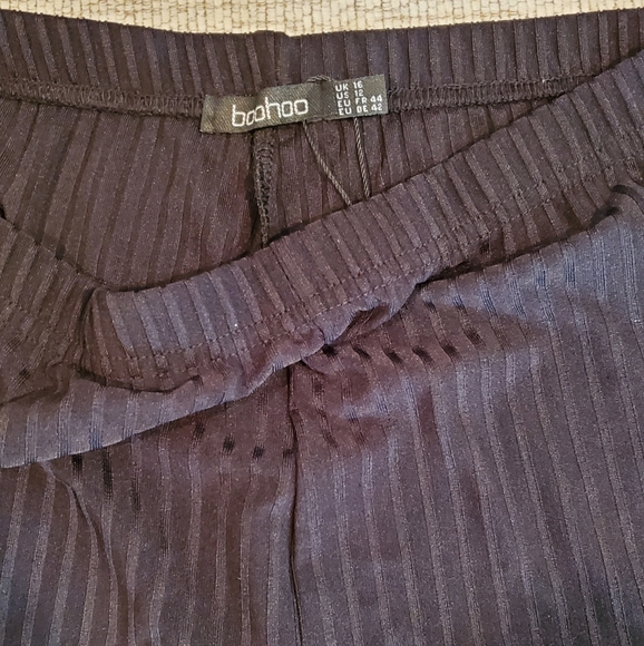 Boohoo Ribbed Cycling Shorts - Picture 2 of 2